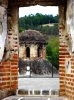 Ventana de ruina como marco de cúpula