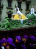 Niños llevando en hombros la procesión infantil