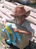 Niño con su juguete