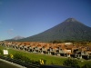 Volcán de Agua y al fondo, Volcán de Fuego