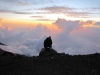 Posando en la cima del Volcán de Acatenango en Guatemala