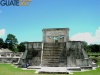 Templo con escalinatas y cresta en Zaculeu